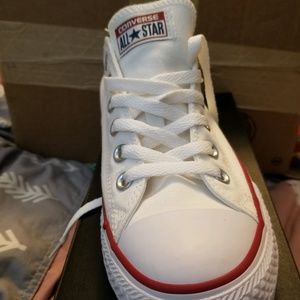 Converse allstar unisex in optic white. Brand new.